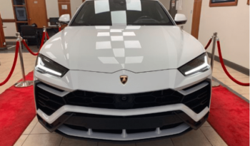 Nuevo 2019 Lamborghini URUS lleno