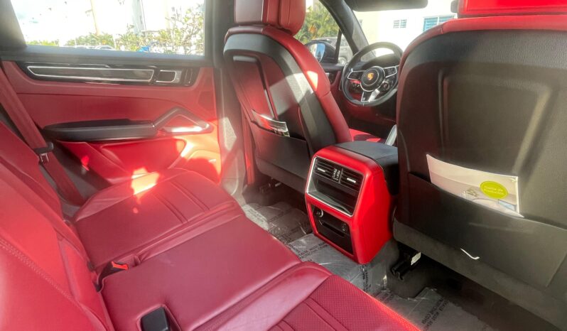 Nuevo 2019 Porshe Cayenne lleno